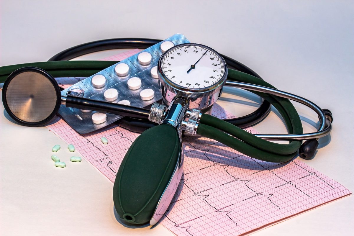 blood-pressure-monitor-1952924_1920-1200x800.jpg